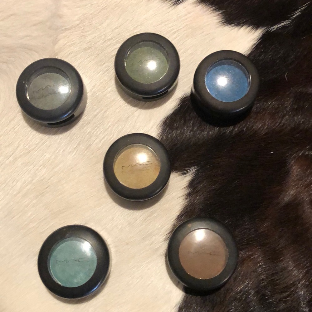 5 MAC eyeshadows